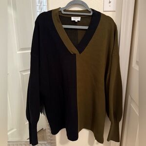 Crosby Women’s Two-Tone Army Green/Black Sweater Size Large